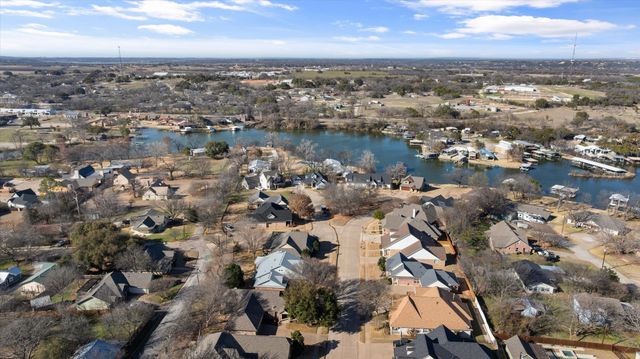 211 Turner Circle, Granbury, TX 76048