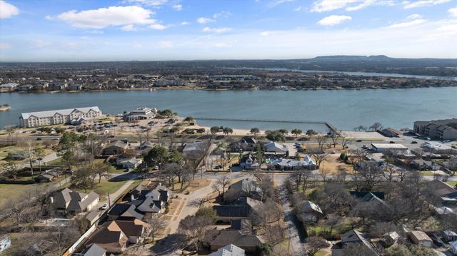 211 Turner Circle, Granbury, TX 76048