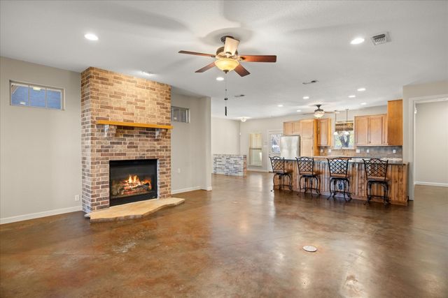 211 Turner Circle, Granbury, TX 76048