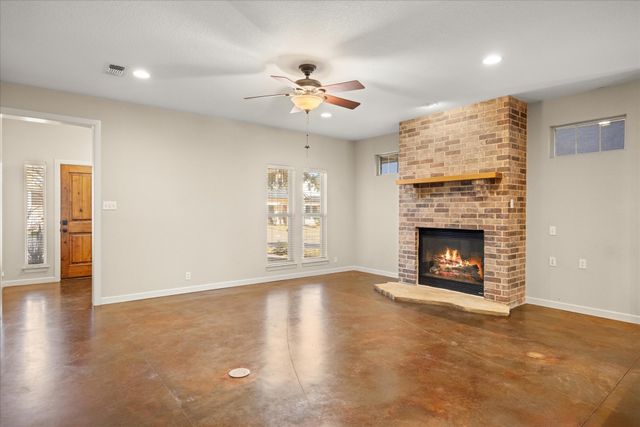 211 Turner Circle, Granbury, TX 76048