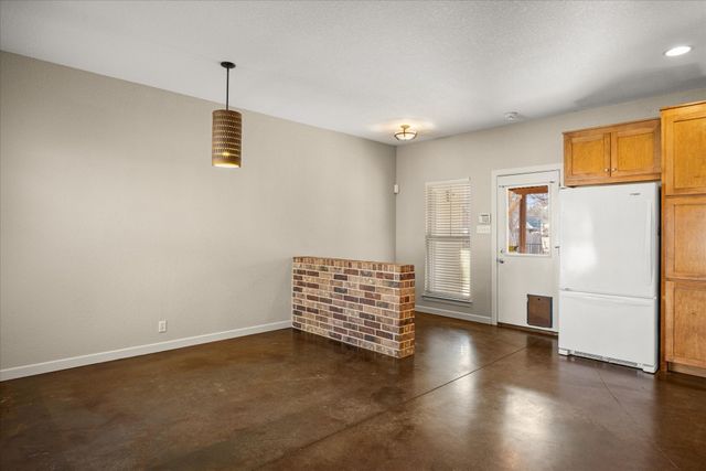 211 Turner Circle, Granbury, TX 76048