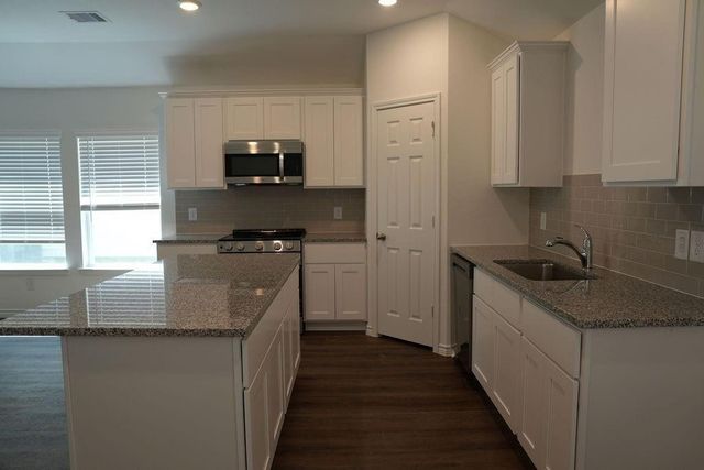 505 Oak Chase Avenue, Dayton, TX 77535