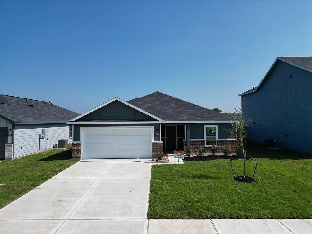 505 Oak Chase Avenue, Dayton, TX 77535