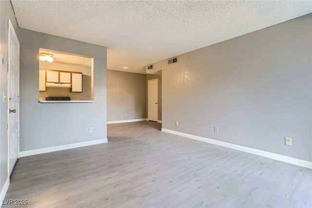 220 Mission Newport Lane 106, Las Vegas, NV 89107