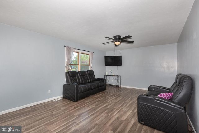 41 WHEATON DR, Littlestown, PA 17340