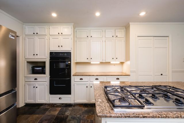 2 Longlea Drive, Little Rock, AR 72212