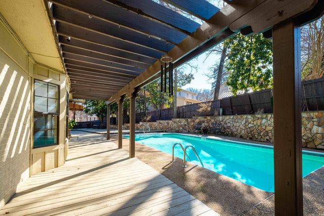 2 Longlea Drive, Little Rock, AR 72212