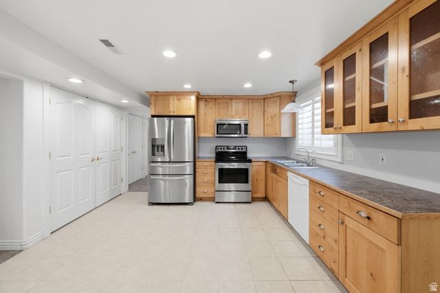 9483 S OVERLEIGH CT, South Jordan, UT 84095