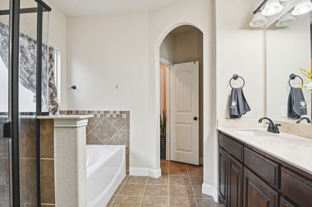 11828 Bexley Drive, Burleson, TX 76028