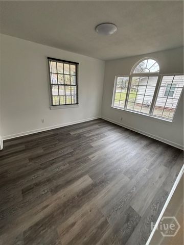 30 Pine Valley Road, Savannah, GA 31404