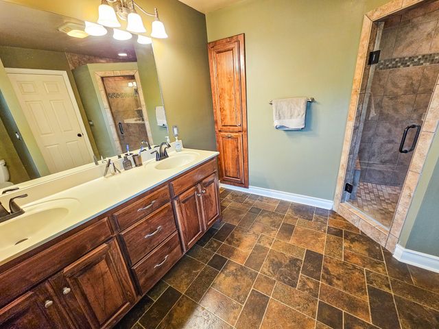 107 Ledgeview Dr, Shelbyville, TN 37160
