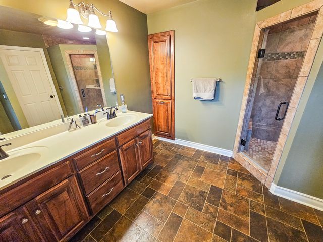 107 Ledgeview Dr, Shelbyville, TN 37160