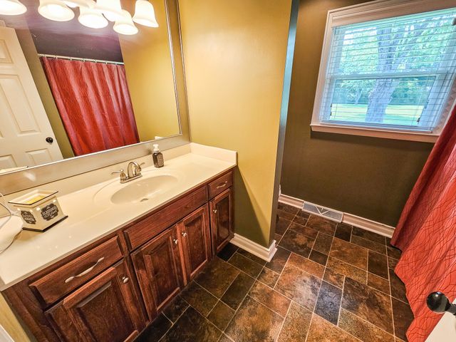 107 Ledgeview Dr, Shelbyville, TN 37160