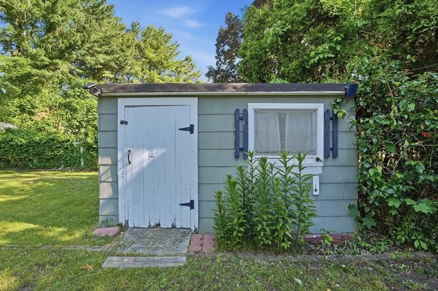 6 Guillotte Street, Acushnet, MA 02743