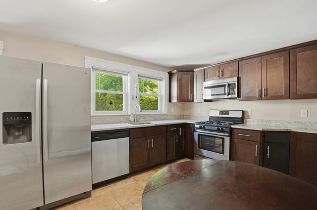 6 Guillotte Street, Acushnet, MA 02743