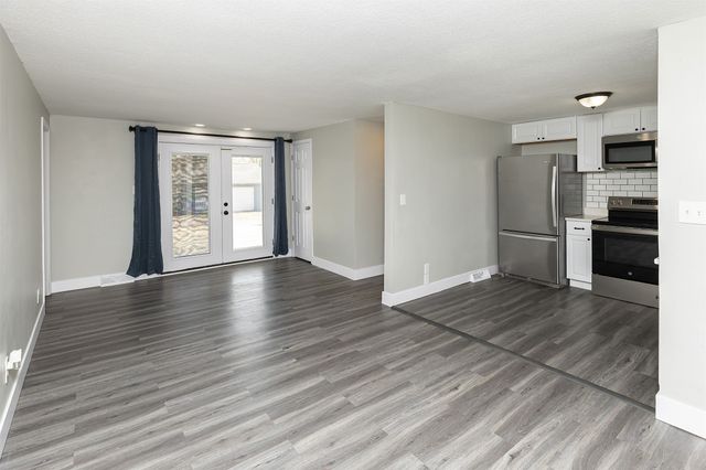 5210 NW 62nd Avenue, Johnston, IA 50131