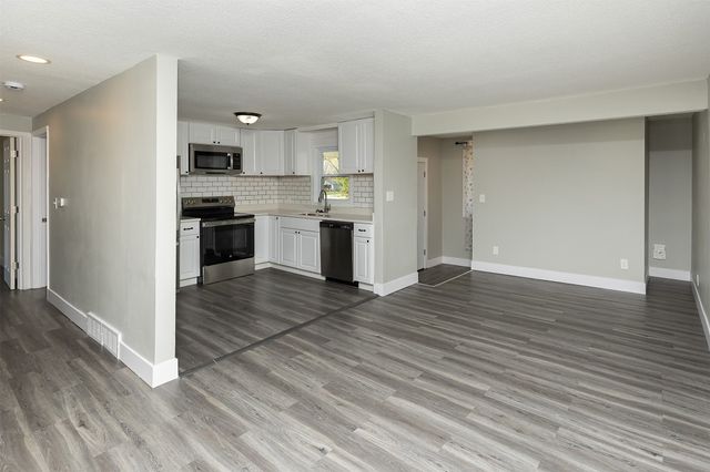 5210 NW 62nd Avenue, Johnston, IA 50131