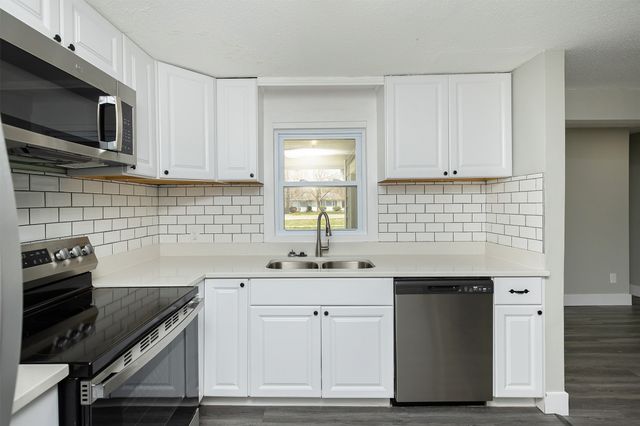 5210 NW 62nd Avenue, Johnston, IA 50131