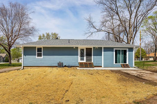 5210 NW 62nd Avenue, Johnston, IA 50131