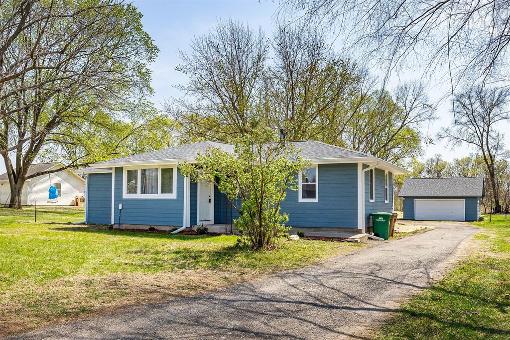 5210 NW 62nd Avenue, Johnston, IA 50131