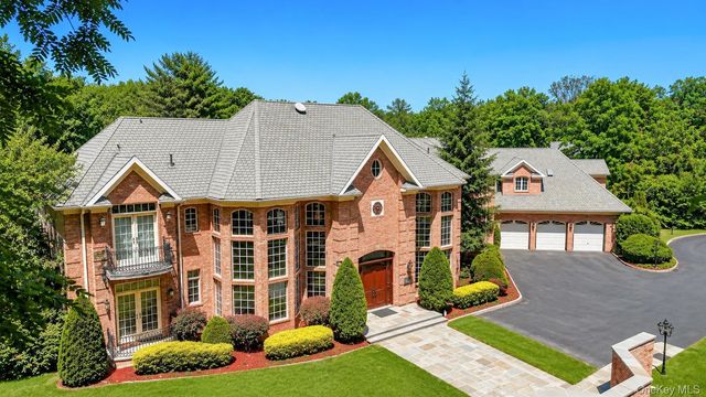 250 Oyster Bay Road, Locust Valley, NY 11560