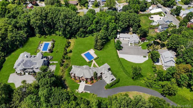 250 Oyster Bay Road, Locust Valley, NY 11560