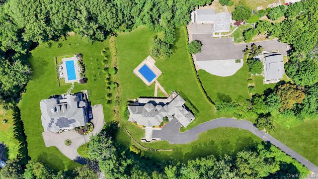 250 Oyster Bay Road, Locust Valley, NY 11560