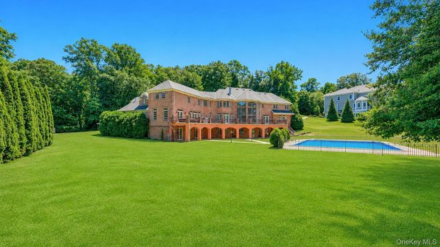 250 Oyster Bay Road, Locust Valley, NY 11560