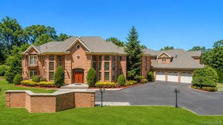 250 Oyster Bay Road, Locust Valley, NY 11560