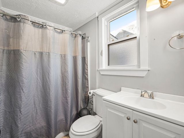 95 S Highland St, Lowell, MA 01852