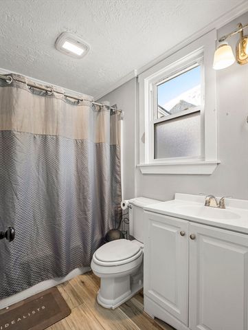 95 S Highland St, Lowell, MA 01852