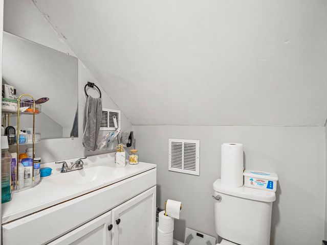 95 S Highland St, Lowell, MA 01852