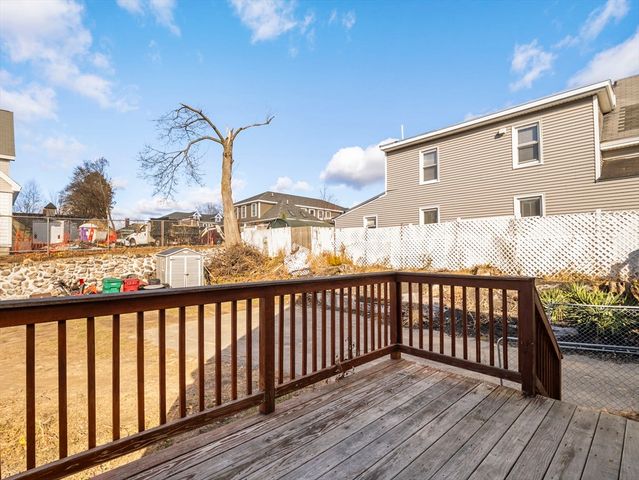 95 S Highland St, Lowell, MA 01852