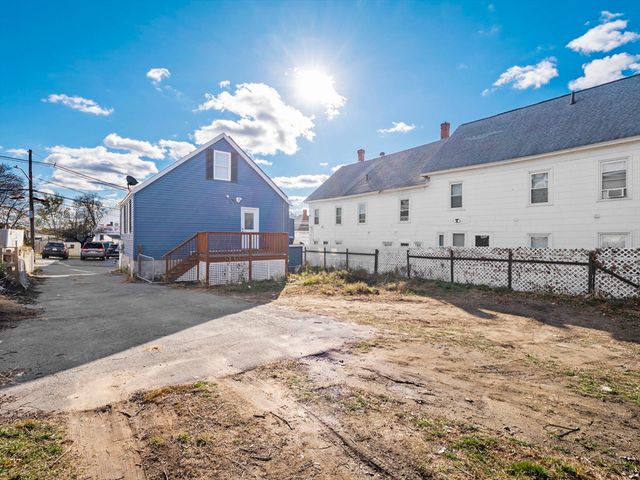 95 S Highland St, Lowell, MA 01852