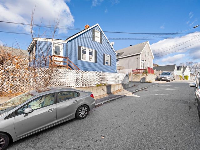 95 S Highland St, Lowell, MA 01852