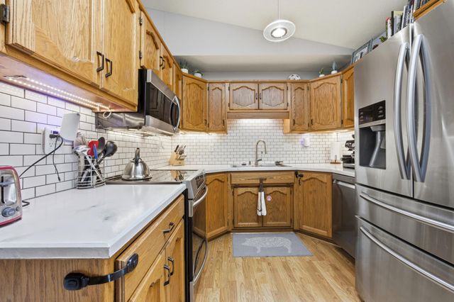 2914 S Bay Drive S, Fargo, ND 58103