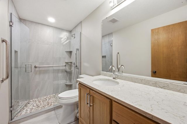 2914 S Bay Drive S, Fargo, ND 58103