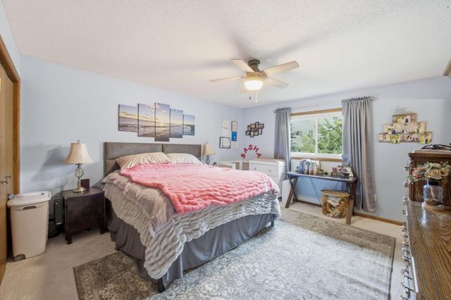 2914 S Bay Drive S, Fargo, ND 58103