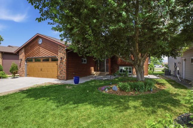 2914 S Bay Drive S, Fargo, ND 58103