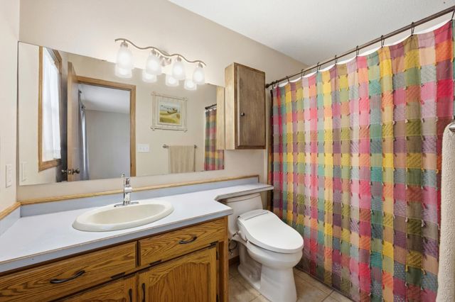 2914 S Bay Drive S, Fargo, ND 58103
