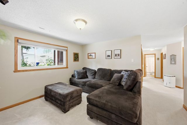 2914 S Bay Drive S, Fargo, ND 58103