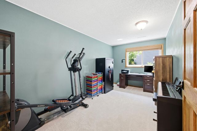 2914 S Bay Drive S, Fargo, ND 58103