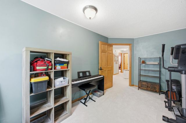 2914 S Bay Drive S, Fargo, ND 58103