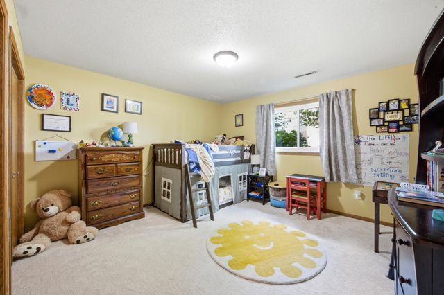 2914 S Bay Drive S, Fargo, ND 58103