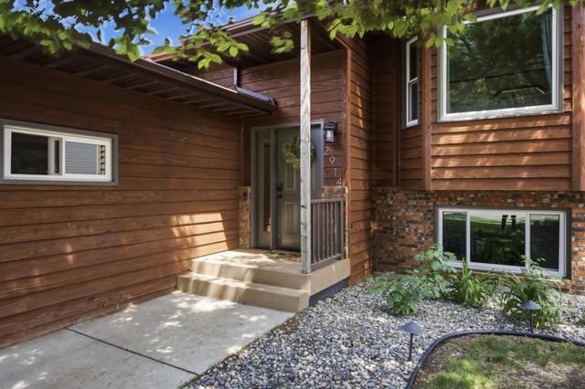 2914 S Bay Drive S, Fargo, ND 58103