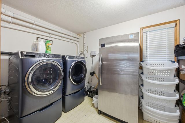 2914 S Bay Drive S, Fargo, ND 58103