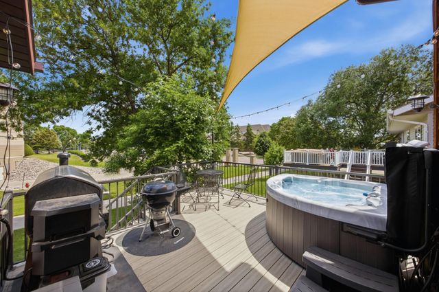 2914 S Bay Drive S, Fargo, ND 58103