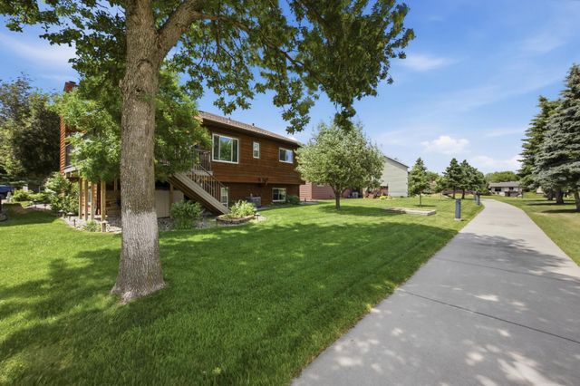 2914 S Bay Drive S, Fargo, ND 58103