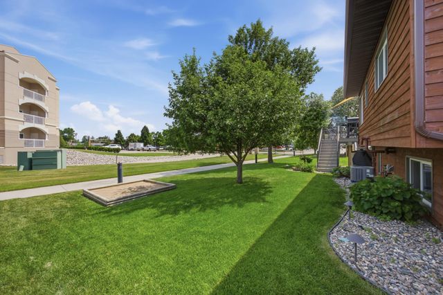 2914 S Bay Drive S, Fargo, ND 58103
