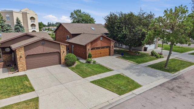 2914 S Bay Drive S, Fargo, ND 58103